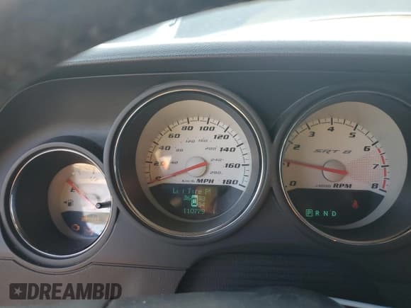 ✅ 2009 Dodge Challenger SRT-8 • VIN: 2B3LJ74WX9H587948 • Lot: 72231514. Wystawiony na Copart z przebiegiem 110 779 mil. Bezpłatny archiwum sprzedaży aukcyjnych z USA i szczegółowy raport historii pojazdu na DreamBid. Zdjęcie 9.