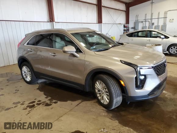 ✅ 2024 Cadillac XT4 AWD Luxury • VIN: 1GYFZBR48RF242850 • Lot: 52290865. Wystawiony na Copart z przebiegiem 1 524 mil. Bezpłatny archiwum sprzedaży aukcyjnych z USA i szczegółowy raport historii pojazdu na DreamBid. Zdjęcie 4.