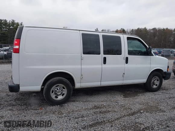 ✅ 2020 Chevrolet Express Cargo • VIN: 1GCWGAFP8L1230237 • Лот: 43752433. Опубликован ранее на IAAI с пробегом 132 433 миль. Бесплатный доступ к архиву аукционных продаж из США и подробный отчёт об истории автомобиля на DreamBid. Изображение 13.