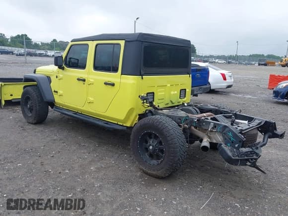 ✅ 2023 Jeep Gladiator Sport S • VIN: 1C6HJTAG8PL535820 • Лот: 42061745. Опубликован ранее на IAAI с пробегом 62 000 миль. Бесплатный доступ к архиву аукционных продаж из США и подробный отчёт об истории автомобиля на DreamBid. Изображение 3.
