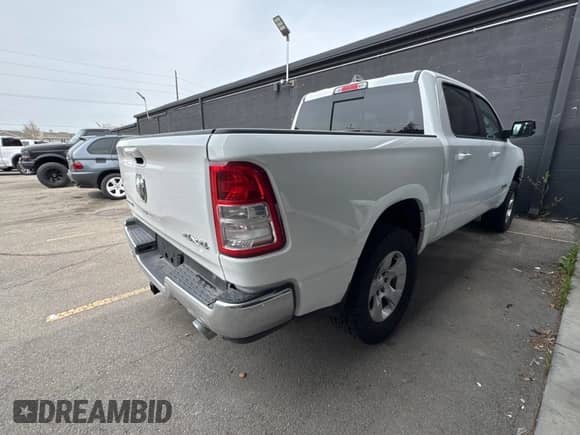 2022 Ram 1500 Big Horn z VIN 1C6SRFFT4NN464963, wystawiony jako Copart lot #51288425 z przebiegiem 30 517 mil mil oraz Nie do naprawy • Non repairable. Historia ofert i sprzedaży dostępna na DreamBid. Obrazek 4.