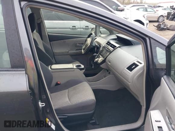 ✅ 2015 Toyota Prius Two • VIN: JTDZN3EU8FJ022093 • Lot: 41993308. Listed on IAAI with 114,648 mi. Free auction sales archive from the USA and detailed vehicle history report at DreamBid. Image 5.