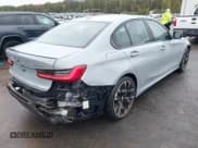 ✅ 2025 BMW 3 Series 330i xDrive • VIN: 3MW89CW01S8F04547 • Lot: 43445545. Wystawiony na IAAI z przebiegiem 8 435 mil. Bezpłatny archiwum sprzedaży aukcyjnych z USA i szczegółowy raport historii pojazdu na DreamBid. Zdjęcie 4.