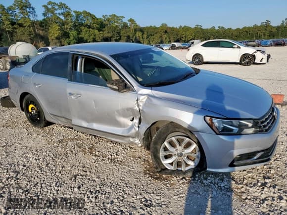 ✅ 2016 Volkswagen Passat S • VIN: 1VWAT7A34GC059667 • Lot: 86500355. Wystawiony na Copart z przebiegiem 106 872 mil. Bezpłatny archiwum sprzedaży aukcyjnych z USA i szczegółowy raport historii pojazdu na DreamBid. Zdjęcie 4.