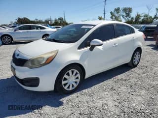 ✅ 2014 Kia Rio LX • VIN: KNADM4A32E6353864 • Lot: 92495505. Wystawiony na Copart z przebiegiem 205 259 mil. Bezpłatny archiwum sprzedaży aukcyjnych z USA i szczegółowy raport historii pojazdu na DreamBid. Zdjęcie 1.