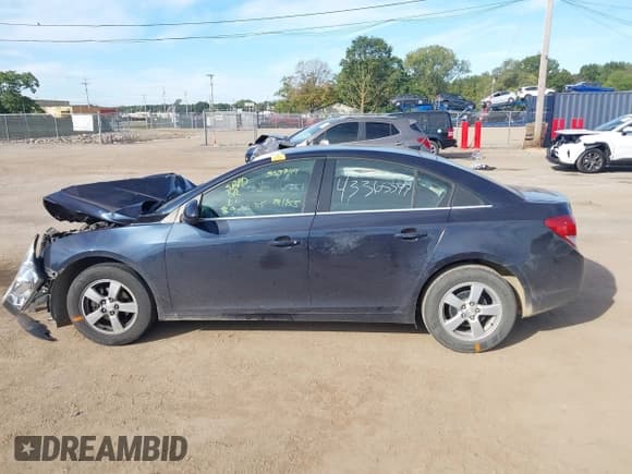 ✅ 2014 Chevrolet Cruze 1LT • VIN: 1G1PC5SB8E7359749 • Lot: 43365597. Listed on IAAI with 152,422 mi. Free auction sales archive from the USA and detailed vehicle history report at DreamBid. Image 14.