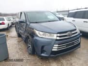 ✅ 2018 Toyota Highlander LE • VIN: 5TDBZRFH0JS840018 • Lot: 41621355. Wystawiony na IAAI z przebiegiem 128 495 mil. Bezpłatny archiwum sprzedaży aukcyjnych z USA i szczegółowy raport historii pojazdu na DreamBid. Zdjęcie 1.