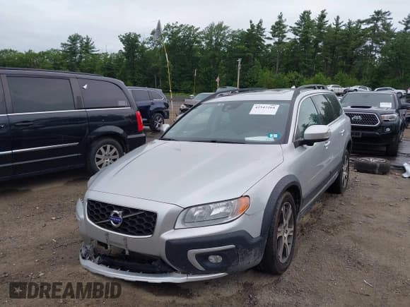 ✅ 2015 Volvo XC70 T6 • VIN: YV4902NKXF1231498 • Lot: 42547264. Listed on IAAI with 124,198 mi. Free auction sales archive from the USA and detailed vehicle history report at DreamBid. Image 18.