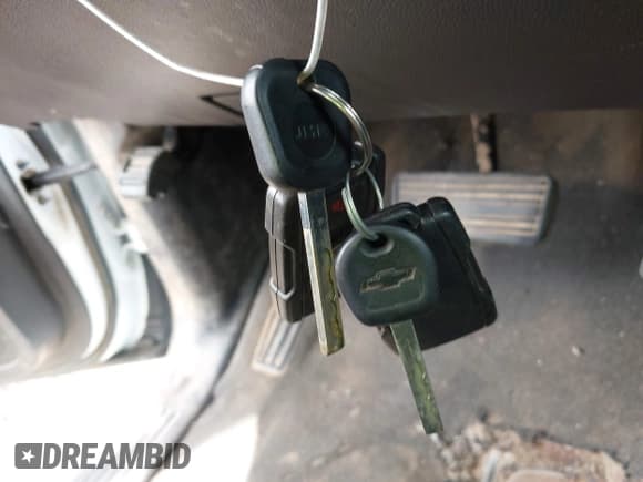 ✅ 2019 Chevrolet Silverado 1500 LT • VIN: 2GCVKPEC1K1147690 • Lot: 43006612. Wystawiony na IAAI z przebiegiem 171 596 mil. Bezpłatny archiwum sprzedaży aukcyjnych z USA i szczegółowy raport historii pojazdu na DreamBid. Zdjęcie 11.