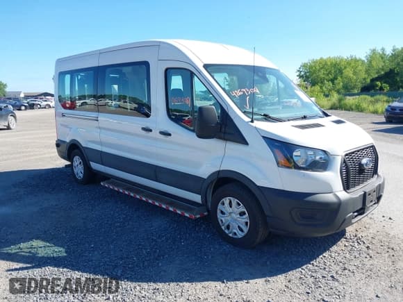 ✅ 2023 Ford Transit Passenger XL • VIN: 1FDAX2C85PKB53545 • Lot: 42693061. Wystawiony na IAAI z przebiegiem 11 734 mil. Bezpłatny archiwum sprzedaży aukcyjnych z USA i szczegółowy raport historii pojazdu na DreamBid. Zdjęcie 1.