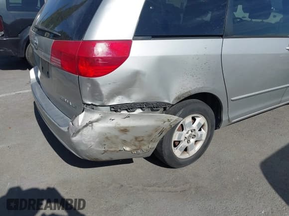 ✅ 2004 Toyota Sienna CE • VIN: 5TDZA23C44S037917 • Lot: 43589317. Wystawiony na IAAI z przebiegiem 234 016 mil. Bezpłatny archiwum sprzedaży aukcyjnych z USA i szczegółowy raport historii pojazdu na DreamBid. Zdjęcie 6.