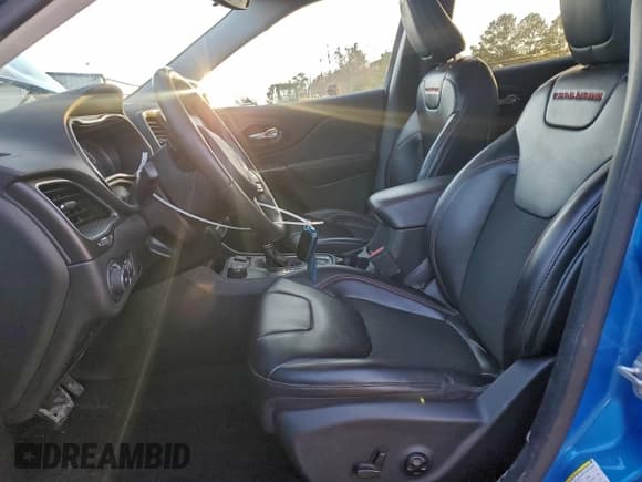 ✅ 2020 Jeep Cherokee Trailhawk Elite • VIN: 1C4PJMBX3LD611862 • Lot: 94715205. Listed on Copart with 42,160 mi. Free auction sales archive from the USA and detailed vehicle history report at DreamBid. Image 7.