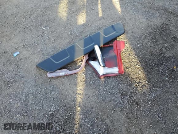 ✅ 2019 Ford EcoSport SE • VIN: MAJ3S2GE4KC264981 • Lot: 90263405. Wystawiony na Copart z przebiegiem 140 258 mil. Bezpłatny archiwum sprzedaży aukcyjnych z USA i szczegółowy raport historii pojazdu na DreamBid. Zdjęcie 13.