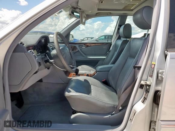 ✅ 2001 Mercedes-Benz E 320 • VIN: WDBJF70J21B298026 • Lot: 62411025. Wystawiony na Copart z przebiegiem 164 925 mil. Bezpłatny archiwum sprzedaży aukcyjnych z USA i szczegółowy raport historii pojazdu na DreamBid. Zdjęcie 7.