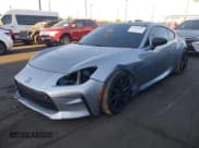 ✅ 2024 Toyota 86 Premium • VIN: JF1ZNBE13R8758179 • Lot: 43155427. Wystawiony na IAAI z przebiegiem 18 425 mil. Bezpłatny archiwum sprzedaży aukcyjnych z USA i szczegółowy raport historii pojazdu na DreamBid. Zdjęcie 2.