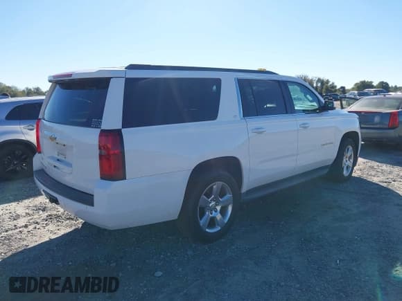 ✅ 2015 Chevrolet Suburban LT • VIN: 1GNSCJKC4FR616440 • Lot: 43489812. Wystawiony na IAAI z przebiegiem 212 406 mil. Bezpłatny archiwum sprzedaży aukcyjnych z USA i szczegółowy raport historii pojazdu na DreamBid. Zdjęcie 4.
