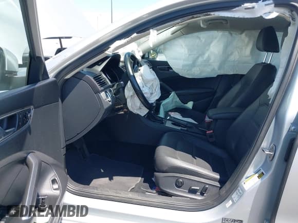 ✅ 2019 Volkswagen Passat Wolfsburg Edition • VIN: 1VWLA7A37KC012334 • Lot: 42923649. Wystawiony na IAAI z przebiegiem 36 742 mil. Bezpłatny archiwum sprzedaży aukcyjnych z USA i szczegółowy raport historii pojazdu na DreamBid. Zdjęcie 5.