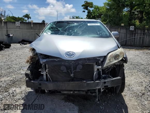 ✅ 2012 Toyota Sienna LE AAS • VIN: 5TDKK3DC3CS208433 • Lot: 60244815. Listed on Copart with 127,481 mi. Free auction sales archive from the USA and detailed vehicle history report at DreamBid. Image 5.
