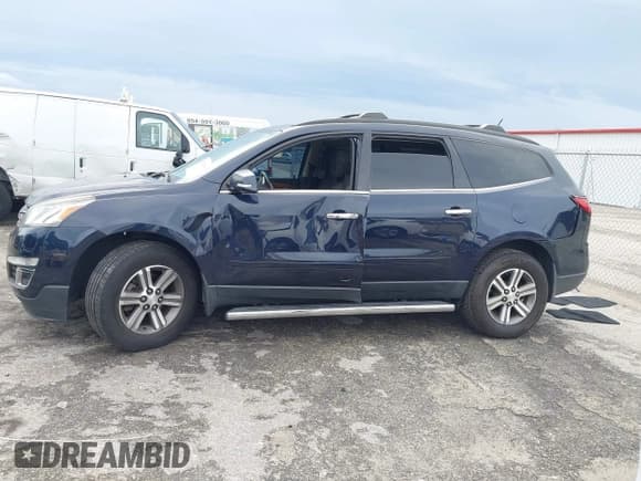 ✅ 2017 Chevrolet Traverse LT • VIN: 1GNKRGKD5HJ162145 • Lot: 43252658. Wystawiony na IAAI z przebiegiem 99 411 mil. Bezpłatny archiwum sprzedaży aukcyjnych z USA i szczegółowy raport historii pojazdu na DreamBid. Zdjęcie 14.