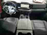 2023 Chevrolet Silverado 1500 LTZ z VIN 3GCUDGED9PG363686, wystawiony jako Copart lot #85137405 z przebiegiem 27 149 mil mil oraz Szkoda całkowita • Salvage title. Historia ofert i sprzedaży dostępna na DreamBid. Obrazek 8.