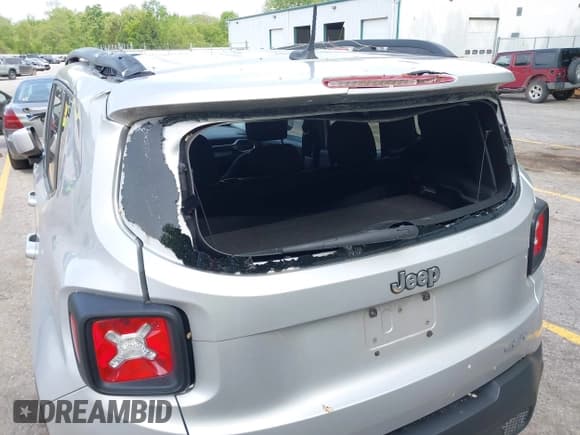 ✅ 2017 Jeep Renegade Altitude • VIN: ZACCJABB0HPF50416 • Lot: 42331291. Wystawiony na IAAI z przebiegiem 109 509 mil. Bezpłatny archiwum sprzedaży aukcyjnych z USA i szczegółowy raport historii pojazdu na DreamBid. Zdjęcie 6.