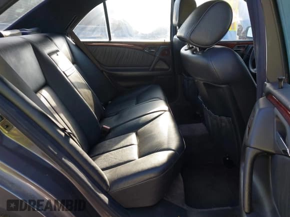 ✅ 1997 Mercedes-Benz E 320 • VIN: WDBJF55F7VA402305 • Lot: 41865470. Listed on IAAI with 210,577 mi. Free auction sales archive from the USA and detailed vehicle history report at DreamBid. Image 8.