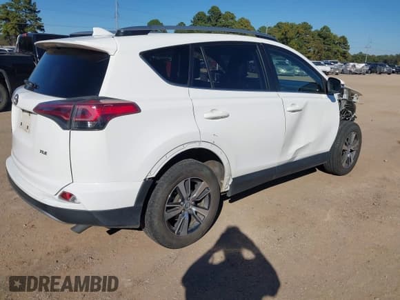 ✅ 2018 Toyota RAV4 XLE • VIN: JTMWFREV1JJ730920 • Lot: 43597877. Listed on IAAI with 88,444 mi. Free auction sales archive from the USA and detailed vehicle history report at DreamBid. Image 4.