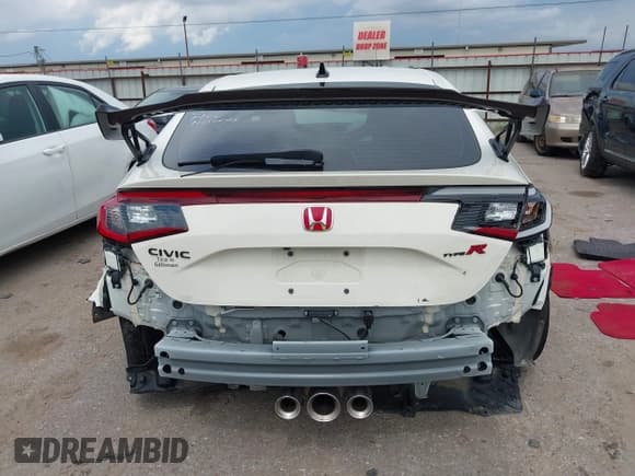 ✅ 2023 Honda Civic Type R • VIN: JHMFL5G42PX000363 • Lot: 42586422. Wystawiony na IAAI z przebiegiem 26 398 mil. Bezpłatny archiwum sprzedaży aukcyjnych z USA i szczegółowy raport historii pojazdu na DreamBid. Zdjęcie 17.