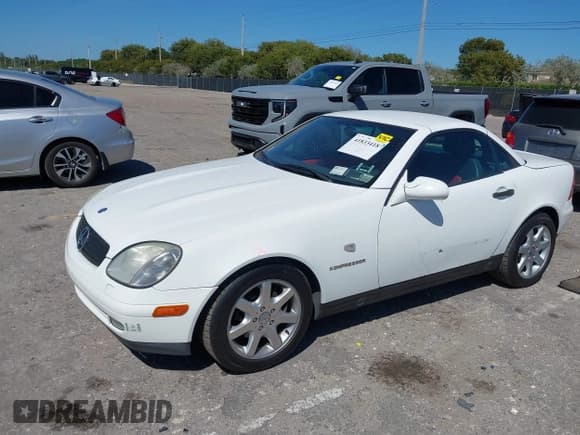 ✅ 1998 Mercedes-Benz SLK 230/320 • VIN: WDBKK47F1WF012344 • Lot: 41833418. Listed on IAAI with 123,681 mi. Free auction sales archive from the USA and detailed vehicle history report at DreamBid. Image 2.