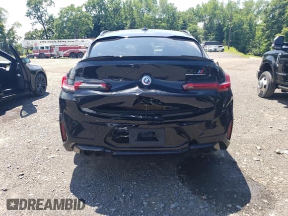 ✅ 2023 BMW X4 M • VIN: 5YM23EC02P9R51063 • Lot: 62437474. Wystawiony na Copart z przebiegiem 5 395 mil. Bezpłatny archiwum sprzedaży aukcyjnych z USA i szczegółowy raport historii pojazdu na DreamBid. Zdjęcie 6.