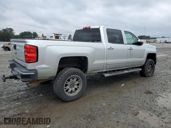 ✅ 2015 Chevrolet Silverado 2500HD LT • VIN: 1GC1CVEG6FF577751 • Lot: 46105205. Wystawiony na Copart z przebiegiem 226 829 mil. Bezpłatny archiwum sprzedaży aukcyjnych z USA i szczegółowy raport historii pojazdu na DreamBid. Zdjęcie 3.