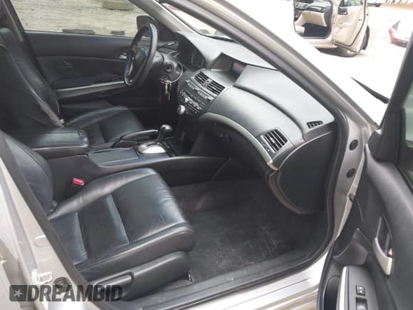 ✅ 2008 Honda Accord EX-L • VIN: 1HGCP26898A012320 • Lot: 42895695. Wystawiony na IAAI z przebiegiem 126 689 mil. Bezpłatny archiwum sprzedaży aukcyjnych z USA i szczegółowy raport historii pojazdu na DreamBid. Zdjęcie 5.