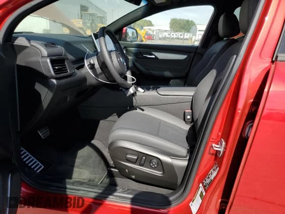 ✅ 2023 VinFast VF 8 Plus • VIN: RLLV1AFA5PH003227 • Lot: 58780524. Wystawiony na Copart z przebiegiem 18 mil. Bezpłatny archiwum sprzedaży aukcyjnych z USA i szczegółowy raport historii pojazdu na DreamBid. Zdjęcie 7.