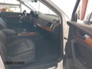 ✅ 2023 Audi Q5 S line Premium Plus • VIN: WA1EAAFYXP2121021 • Lot: 42889041. Wystawiony na IAAI z przebiegiem 50 565 mil. Bezpłatny archiwum sprzedaży aukcyjnych z USA i szczegółowy raport historii pojazdu na DreamBid. Zdjęcie 5.