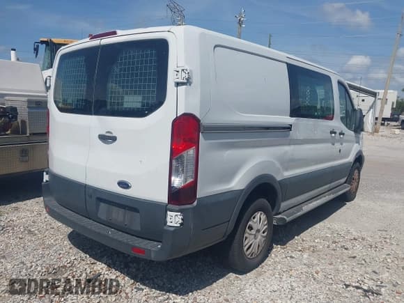 ✅ 2018 Ford Transit • VIN: 1FTYR1YM1JKA89833 • Лот: 41833114. Опубликован ранее на IAAI с пробегом 201 883 миль. Бесплатный доступ к архиву аукционных продаж из США и подробный отчёт об истории автомобиля на DreamBid. Изображение 4.