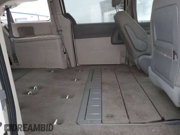 2008 Dodge Grand Caravan SE with VIN 2D8HN44HX8R702700, listed as a Copart auction lot 88300095 with 130,854 mi miles and Clean title. Bid and sale history available at DreamBid. Image 12.