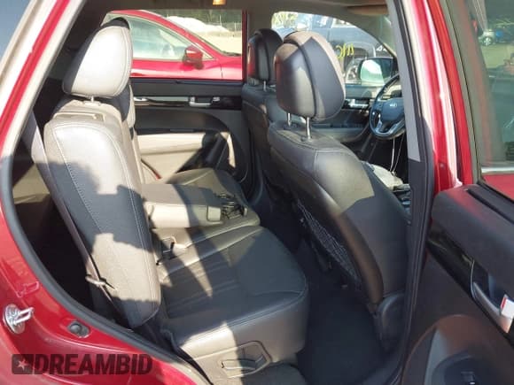 ✅ 2015 Kia Sorento SX Limited • VIN: 5XYKWDA74FG619438 • Лот: 42724294. Опубликован ранее на IAAI с пробегом 111 654 миль. Бесплатный доступ к архиву аукционных продаж из США и подробный отчёт об истории автомобиля на DreamBid. Изображение 8.