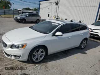 ✅ 2015 Volvo V60 T5 Drive-E Platinum • VIN: YV140MED3F1186134 • Lot: 71446395. Listed on Copart with 102,981 mi. Free auction sales archive from the USA and detailed vehicle history report at DreamBid. Image 1.