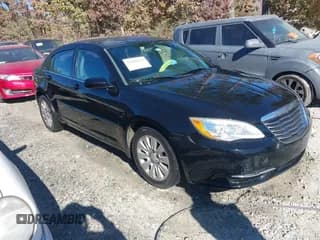 ✅ 2012 Chrysler 200 LX • VIN: 1C3CCBAB7CN271987 • Lot: 43682837. Wystawiony na IAAI z przebiegiem 220 403 mil. Bezpłatny archiwum sprzedaży aukcyjnych z USA i szczegółowy raport historii pojazdu na DreamBid. Zdjęcie 1.