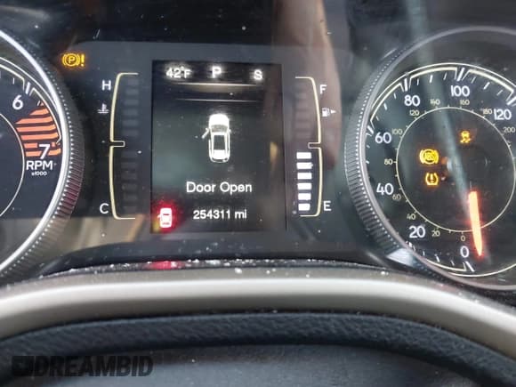 ✅ 2016 Jeep Cherokee Latitude • VIN: 1C4PJMCB6GW345413 • Lot: 41216995. Wystawiony na IAAI z przebiegiem 254 311 mil. Bezpłatny archiwum sprzedaży aukcyjnych z USA i szczegółowy raport historii pojazdu na DreamBid. Zdjęcie 15.