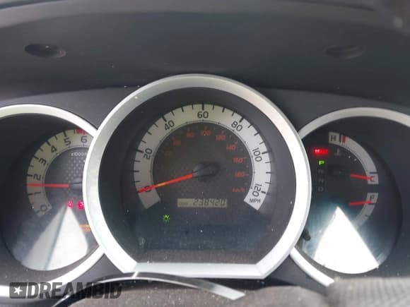 ✅ 2015 Toyota Tacoma • VIN: 5TFUX4EN9FX036715 • Lot: 43525935. Listed on IAAI with 238,420 mi. Free auction sales archive from the USA and detailed vehicle history report at DreamBid. Image 7.