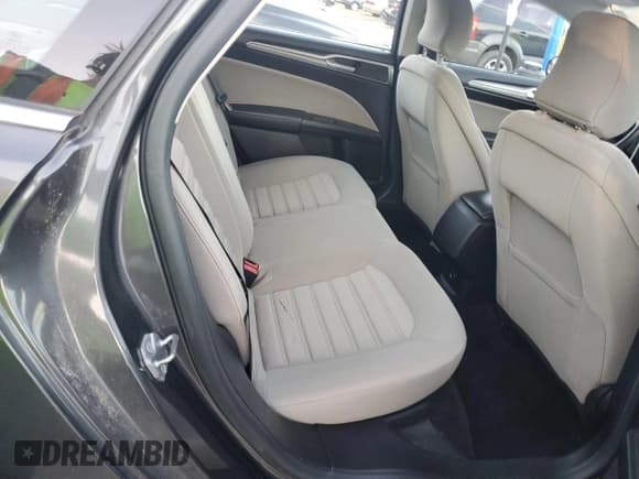 ✅ 2018 Ford Fusion S • VIN: 3FA6P0G71JR265686 • Lot: 92655395. Wystawiony na Copart z przebiegiem 140 440 mil. Bezpłatny archiwum sprzedaży aukcyjnych z USA i szczegółowy raport historii pojazdu na DreamBid. Zdjęcie 10.