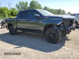 ✅ 2021 Chevrolet Silverado 1500 Custom Trail Boss • VIN: 1GCPYCEH3MZ334614 • Lot: 57960764. Wystawiony na Copart z przebiegiem 37 734 mil. Bezpłatny archiwum sprzedaży aukcyjnych z USA i szczegółowy raport historii pojazdu na DreamBid. Zdjęcie 4.