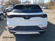 ✅ 2024 VinFast VF 8 Eco • VIN: RLLV1AEB6RH004433 • Лот: 81082834. Опубликован ранее на Copart с пробегом Не указан. Бесплатный доступ к архиву аукционных продаж из США и подробный отчёт об истории автомобиля на DreamBid. Изображение 6.