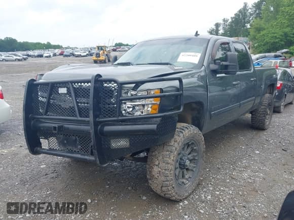 ✅ 2011 Chevrolet Silverado 2500HD LTZ • VIN: 1GC1KYC81BF148673 • Lot: 42200409. Listed on IAAI with 274,432 mi. Free auction sales archive from the USA and detailed vehicle history report at DreamBid. Image 2.
