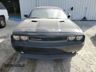 ✅ 2013 Dodge Challenger SXT • VIN: 2C3CDYAG2DH579252 • Lot: 77498104. Wystawiony na Copart z przebiegiem 99 926 mil. Bezpłatny archiwum sprzedaży aukcyjnych z USA i szczegółowy raport historii pojazdu na DreamBid. Zdjęcie 5.