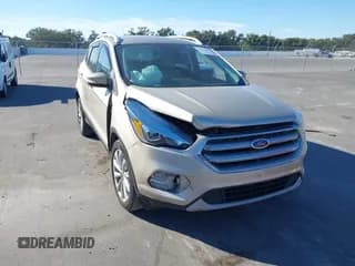 ✅ 2017 Ford Escape Titanium • VIN: 1FMCU0JD6HUD58495 • Lot: 43617499. Wystawiony na IAAI z przebiegiem 118 379 mil. Bezpłatny archiwum sprzedaży aukcyjnych z USA i szczegółowy raport historii pojazdu na DreamBid. Zdjęcie 1.