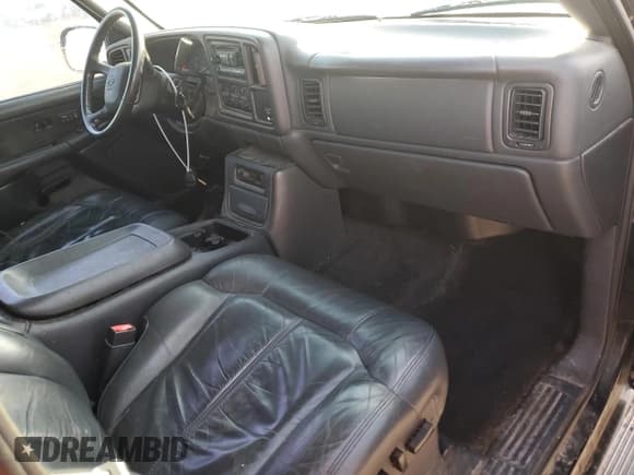 ✅ 2001 Chevrolet Silverado 2500HD LS • VIN: 1GCHK29U21E270835 • Lot: 55666065. Wystawiony na Copart z przebiegiem 128 047 mil. Bezpłatny archiwum sprzedaży aukcyjnych z USA i szczegółowy raport historii pojazdu na DreamBid. Zdjęcie 8.