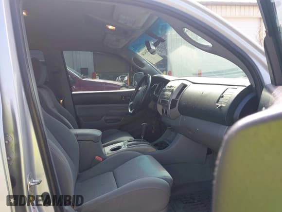 ✅ 2010 Toyota Tacoma PreRunner • VIN: 3TMJU4GN0AM095417 • Lot: 42834140. Listed on IAAI with 166,741 mi. Free auction sales archive from the USA and detailed vehicle history report at DreamBid. Image 5.