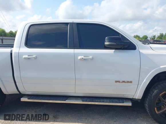 2022 Ram 1500 Laramie с VIN 1C6RREJT2NN126784, выставлен на аукционе IAAI как лот 42946808 с пробегом 55 666 миль миль и . История ставок и продаж доступна на DreamBid. Изображение 13.